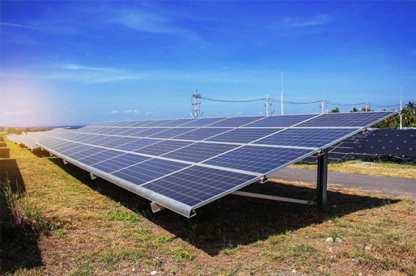 عرضه پرژکتورهای خورشیدی با بهترین کیفیت 