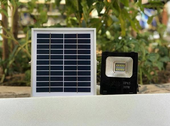 آخرین قیمت پرژکتور خورشیدی 60 وات در بازار 