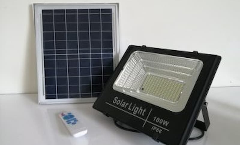 مشخصات پروژکتور خورشیدی 200 وات