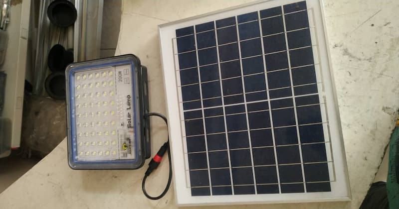 خرید پروژکتور خورشیدی 50 وات با قیمت استثنایی
